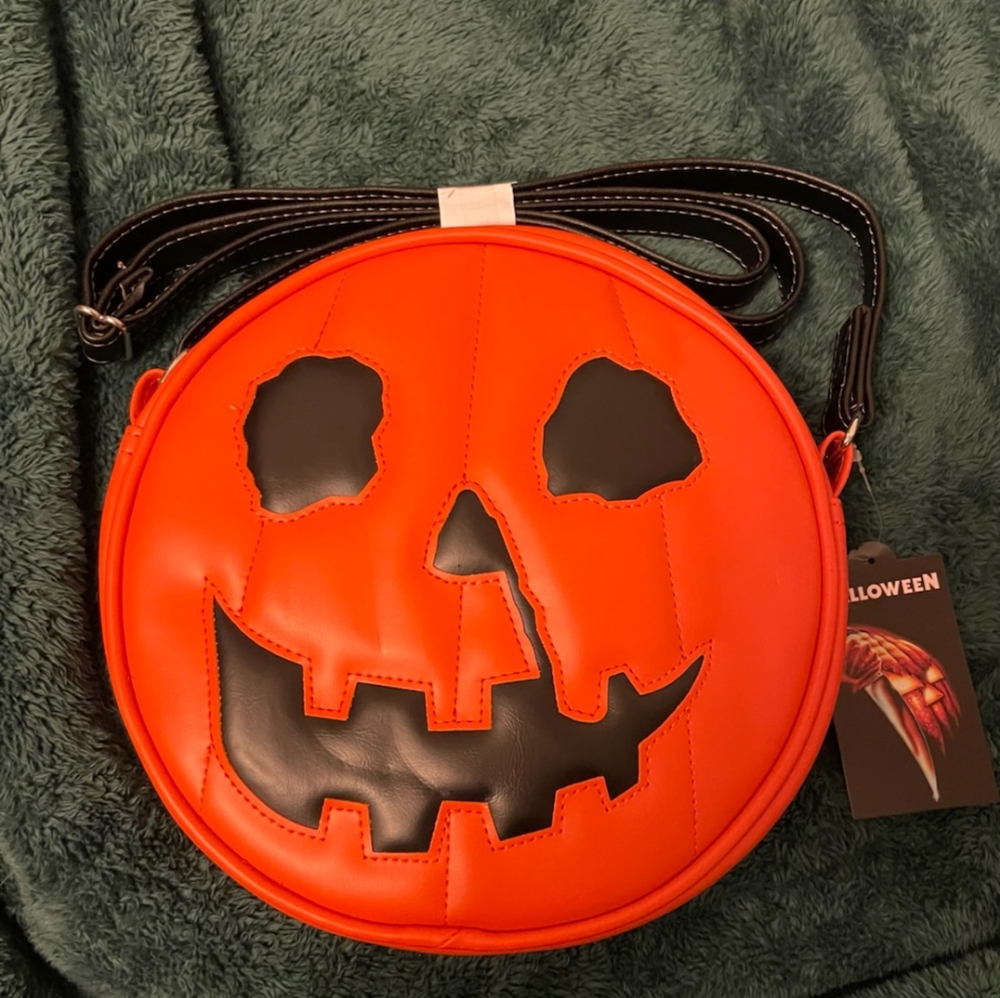 Halloween Trick or Treat Studios Collectable bag. RARE